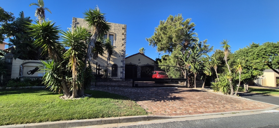 5 Bedroom Property for Sale in Flamingo Vlei Western Cape